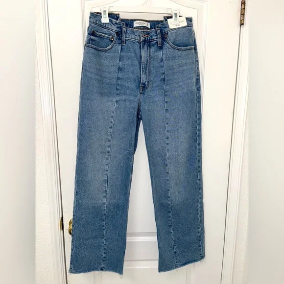 *NWT* High Rise 90’s Relaxed Jean
Vintage Stretch - Picture 4 of 6